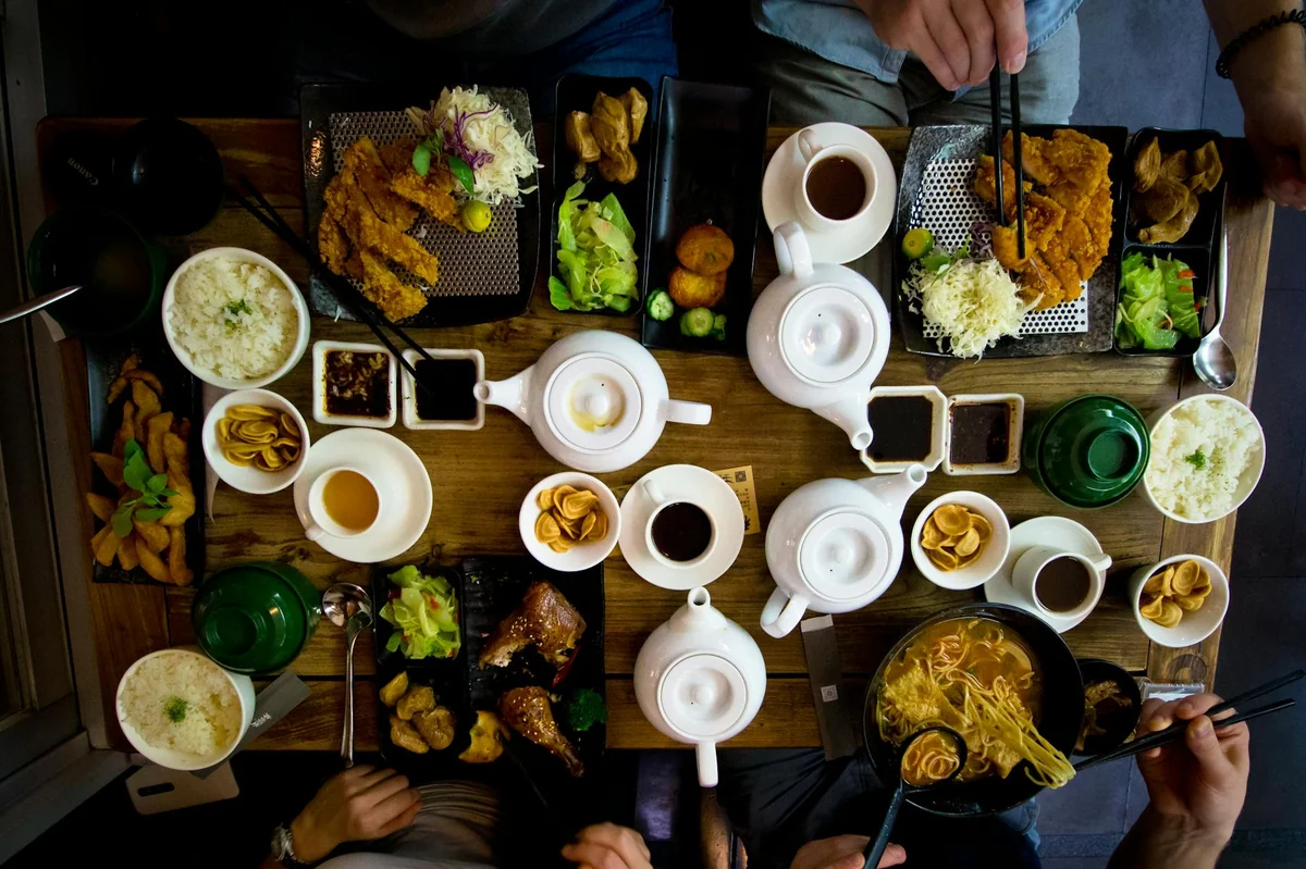 應酬聚餐場景 應酬減肥技巧 示意圖